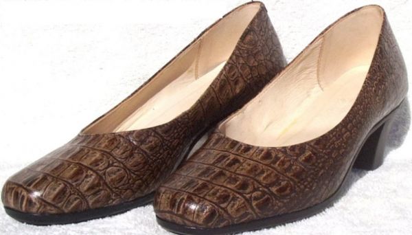 Sapato Scarpin em Couro Legítimo Croco / Jacaré